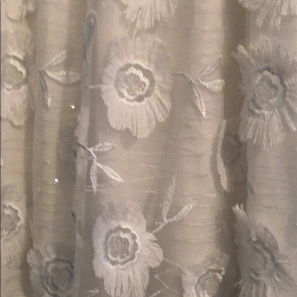 Elegant top white with sparkles never worn. - Picture 6 of 6